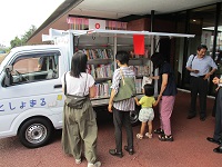 1000 見学する人々　　IMG_7394.jpg