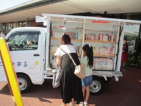 IMG_0573　移動図書館　.JPG